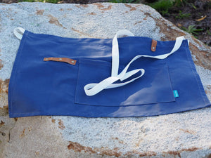 <img src="image.png" alt="apron for gardeners"> <img src="image.png" alt="stylish garden aprons"> <img src="image.png" alt="gifts for women"> <img src="image.png" alt="presents for gardeners"> <img src="image.png" alt="gardening">